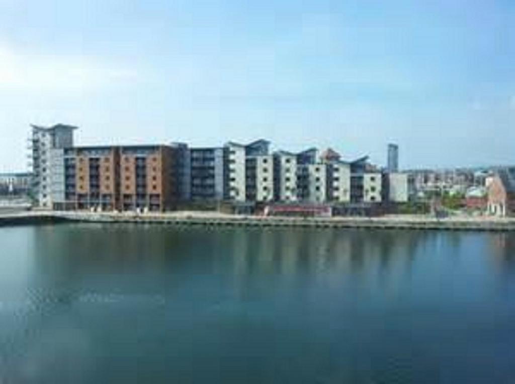 Dolphin Sa1 Hotel Swansea Exterior photo
